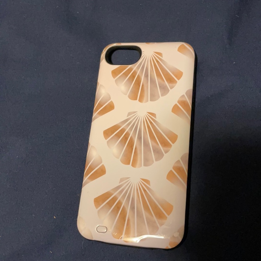iPhone 7 or SE charging case